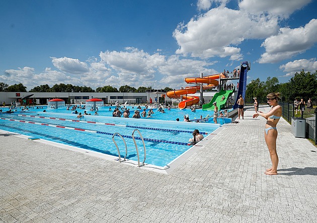 Zapékanky za stovku a spousta atrakcí. Vyzkoušeli jsme nový akvapark na dohled Česka