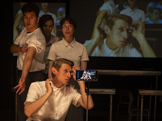 RECENZE: Zase si tak jednou prožít ten středoškolský neodbytný pocit trapnosti