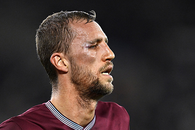 Krvavý šrám a bojkot tribun. Souček si návrat neužil. Máme problém, ví kouč