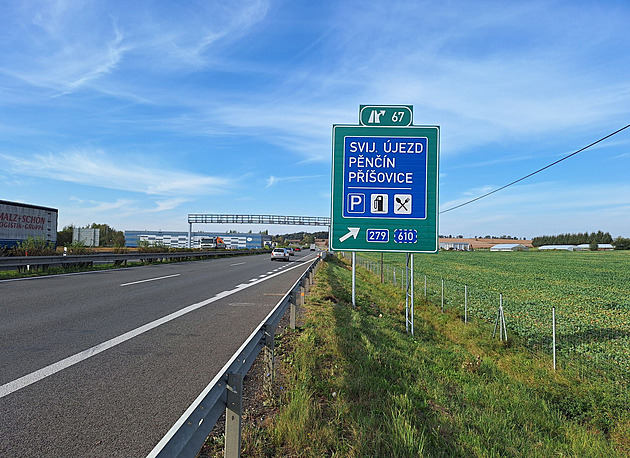 Dálniční známky od ledna zdraží. Kvůli novým kilometrům a inflaci