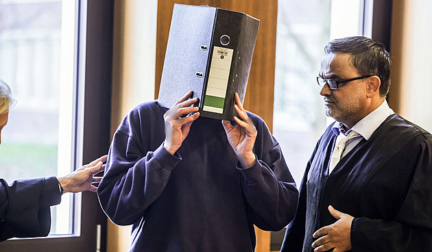 Německý pečovatel zavraždil smrtícími injekcemi deset pacientů, dostal doživotí