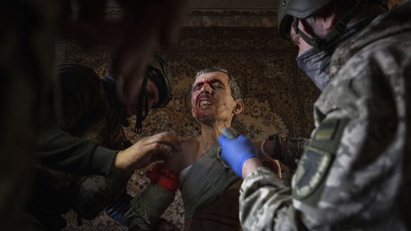 Ukrajinské vojáky ničí neviditelný sok. Plynatá sněť má takřka 100% smrtnost, lékaři se děsí