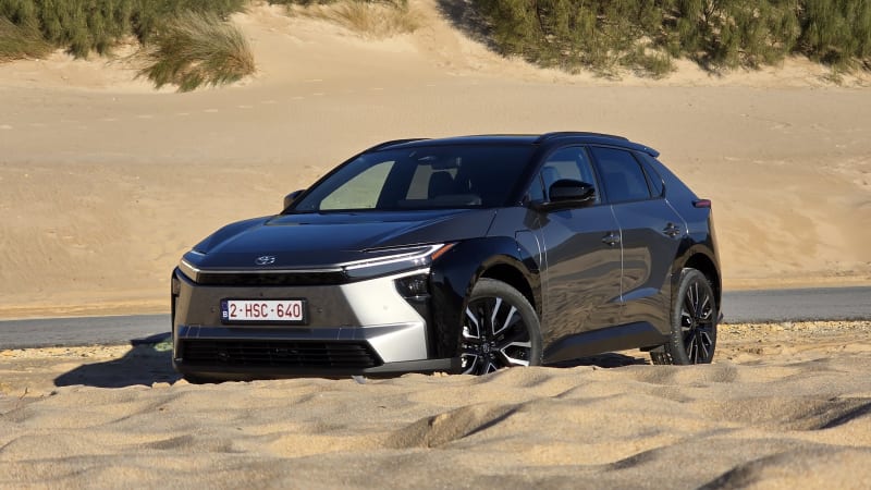 Toyota bZ4X se změnila k nepoznání: Nikoliv vzhledově, ale jízdně. Ostatním jde příkladem