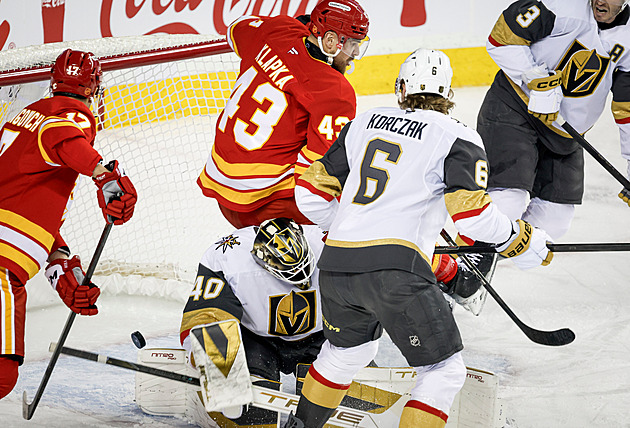 Klapka gólem přispěl k výhře Calgary, trefil se i Zacha, Dostál vychytal výhru