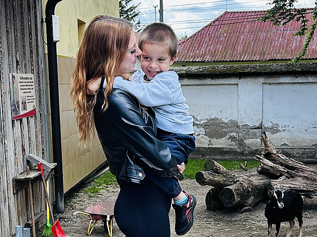 Předpovědi lékařů navzdory. Malý ‚Ježíšek‘ statečně čelí vzácné genetické mutaci