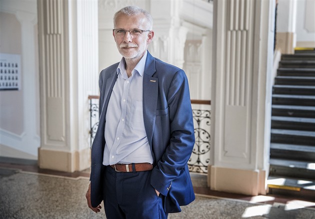 Jak mám pojmenovat naši školu? Ředitel hledá inspiraci pro název i na sociální síti