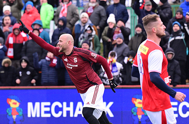 Silvestrovské derby ovládli fotbalisté Sparty, Bednář nasázel Slavii hattrick