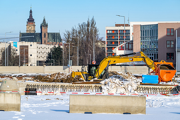 Přestavba hradecké křižovatky Mileta jde do finále, průjezdná má být v květnu
