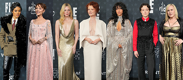 Móda z cen kritiků: sexy výstřihy a rozparky, ale také trochu bizáru