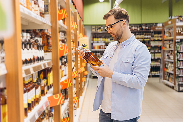 Vyšší daně, slabší lihoviny. Výrobci snižují obsah alkoholu, aby udrželi ceny