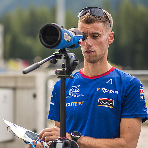 Možná matu obličejem, na lyžích ne. Mladý kouč biatlonistek o trénování vrstevnic
