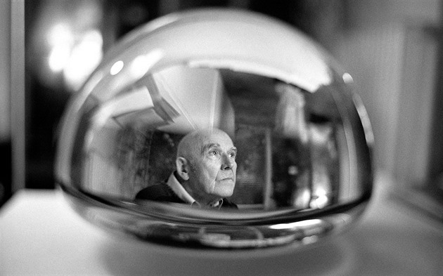 Zemřel Václav Cigler, osobnost sklářského umění. Navrhoval šperky i obklad metra