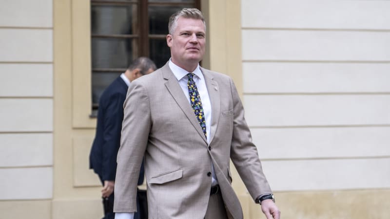 Turek jako malý Matýsek nebo prodejce v trafice. Internet se baví situací kolem Motoristů