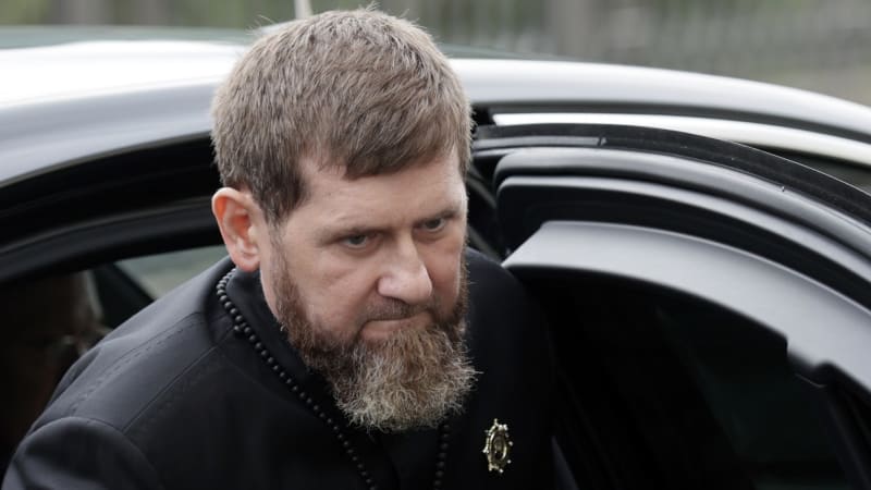 Kadyrov je v kómatu, píší média. Za čečenským vůdcem se sjíždějí příbuzní, Putin hledá nástupce