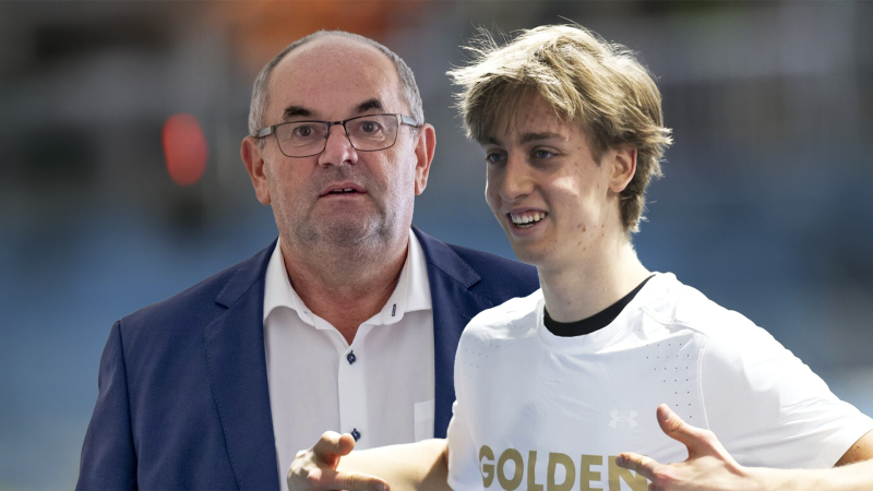 Se zlatým Jílkem si přišel plácnout i odsouzený „boss“ Pelta. Video z Českého domu budí vášně