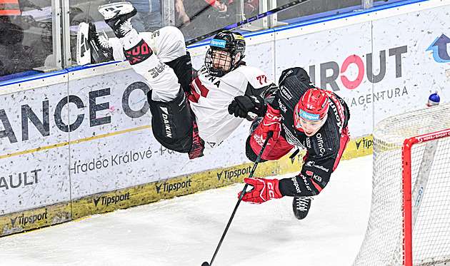 ONLINE: Kladno otočilo s Kometou, Sparta ztrácí v Hradci. Třinec opět vede v derby