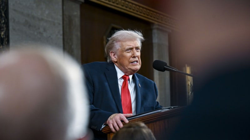 Velká vlna úderů na Írán teprve přijde, ohlásil Trump. Kdo po Chameneím převezme zemi, neví