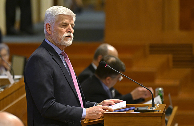 Pavel podepsal odklad superdávky, Juchelkova novela bude platit až od srpna