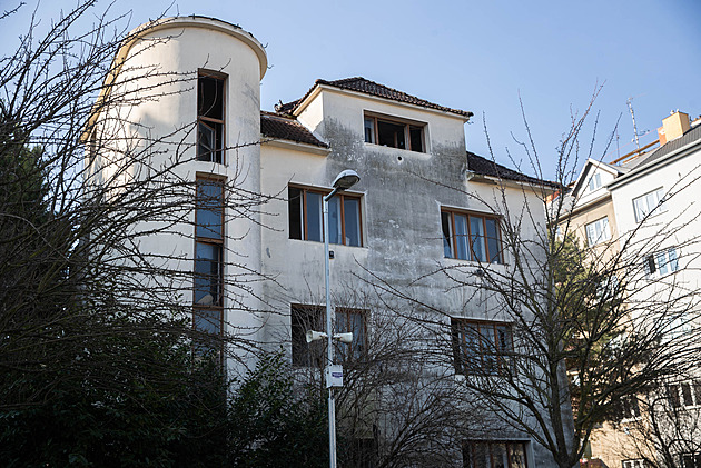 Majiteli vily hrůzy hrozí vyšší daň. Olomouc ho tím chce dotlačit k nápravě