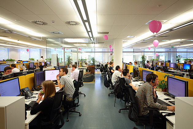 Třetina firem chce nabírat, vhodní lidé ale často chybějí, ukázal průzkum