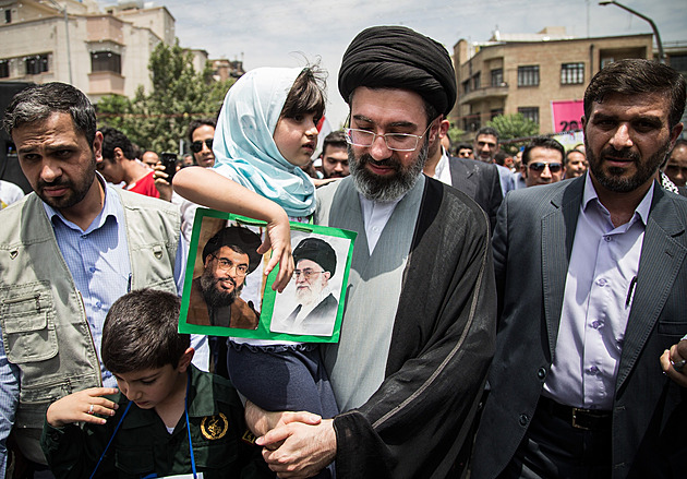 Íránský vůdce Chameneí v písemném projevu popřel útoky na Turecko a Omán