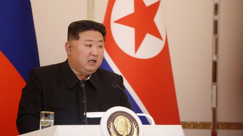 Kimův jaderný vzkaz: Írán je důvod, proč zbraně nedáme. Vůdce KLDR dál utužuje pakt s Ruskem