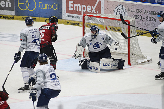 ONLINE: Plzeň - Sparta 0:1. Hosté využívají přesilovku, skóre otevírá Chlapík