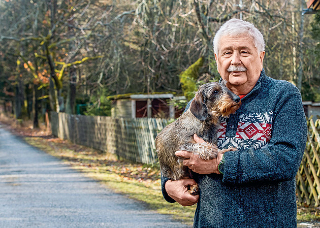 Slepí a hluší špunti, taková větší morčata. Chaloupek o tom, jak k medvíďatům přišel