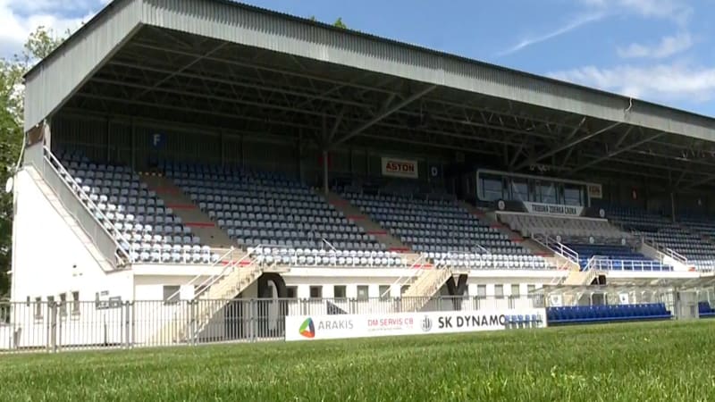 Tiskl se na radnici holým zadkem. Skandální video fotbalového činovníka znechutilo i Kubu