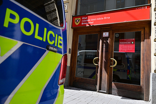 Jednoho ze tří obviněných v kauze stamilionových dotací pustil soud na svobodu