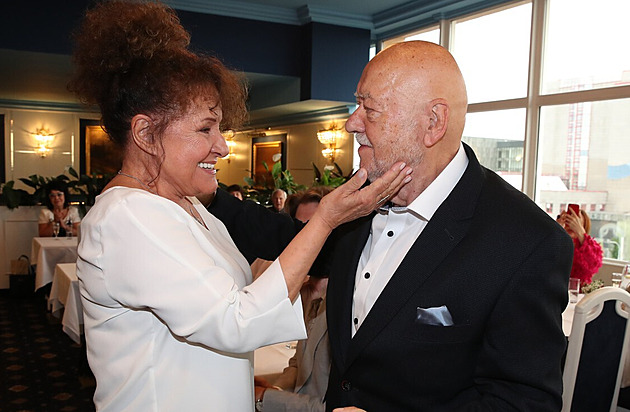 První kapelníku, budeš chybět! Na Hybše vzpomínají Zelenková, Smigmator či Šporcl