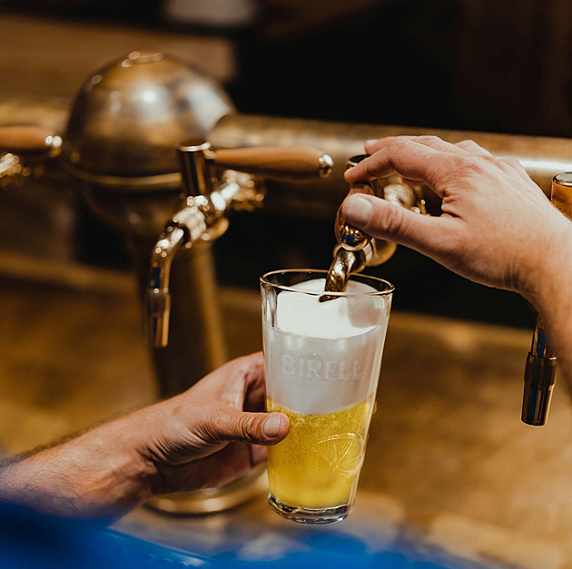 Spotřeba piva loni klesla na historické minimum. Nárůst zaznamenalo nealko