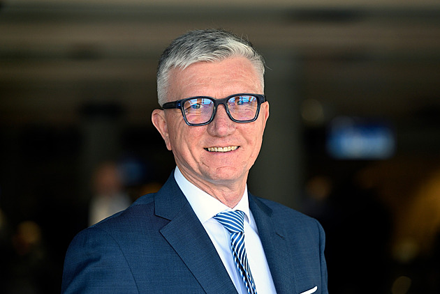 Zajíček chce předvídatelné podmínky pro byznys. Poslouchá ho skoro celá vláda