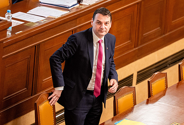 Macinka si buduje poradní tým. Zlákal diplomatku Filipi i protokoláře Forejta