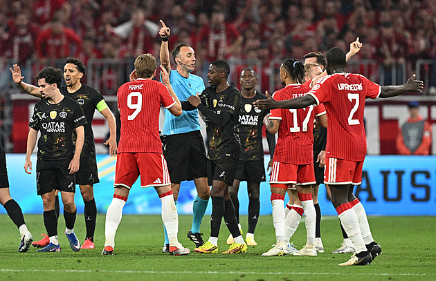 Bizarní pravidlo, o němž nikdo nevěděl? Bayern si stěžoval na ruku ve vápně