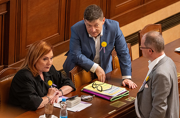 Poslanci řeší rozpočtovou novelu. Smrtící elixír, varuje Kupka a hrozí stížností