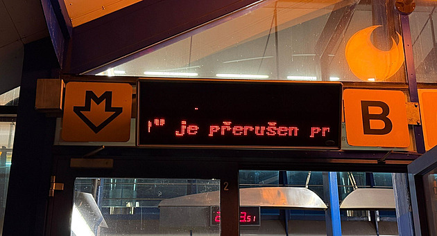 Část linky metra B zastavila technická závada, dopravce nasazuje autobusy