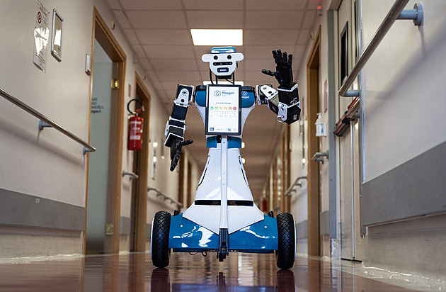 Jak se máš? Potřebuješ něco? V milánské nemocnici pomáhá robot Alter-Ego