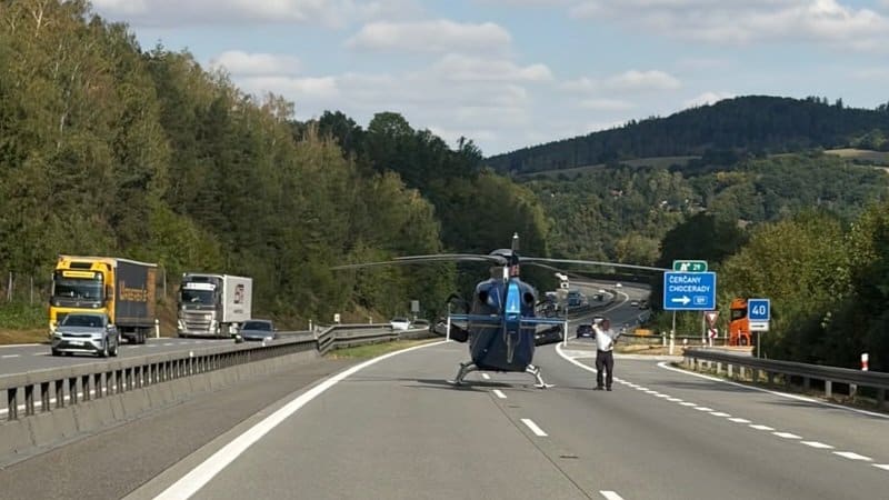Hromadná nehoda na D1: Hlásí zraněné, na místo míří vrtulník. Dálnice stojí